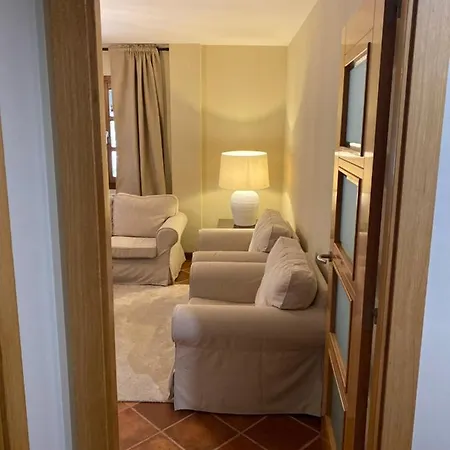 Casas El Castanedu بيت للعطل