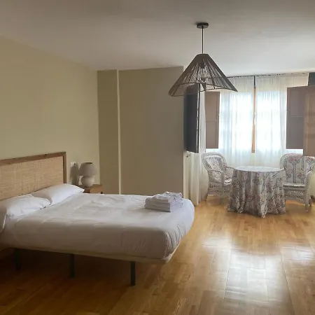 Casas El Castanedu * ニエンブロ